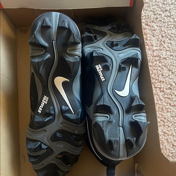 Alpha Menace 3 Shark Football cleat - Picture 3 of 3